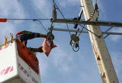 اجرای طرح بهسازی شبکه توزیع برق در ۴۰۰ روستای آذربایجان‌شرقی