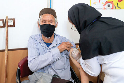 بخشداران و دهیاران خوزستان مردم رو به زدن واکسن تشویق کنند