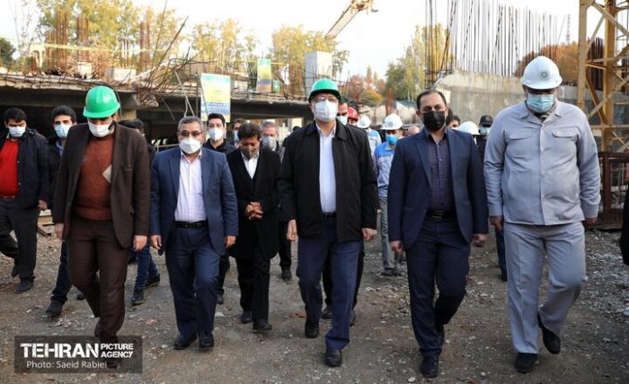 از ادای احترام شهردار تهران به مقام شامخ شهدا تا بازدید از پروژه های نیمه تمام و دیدار با نخبگان