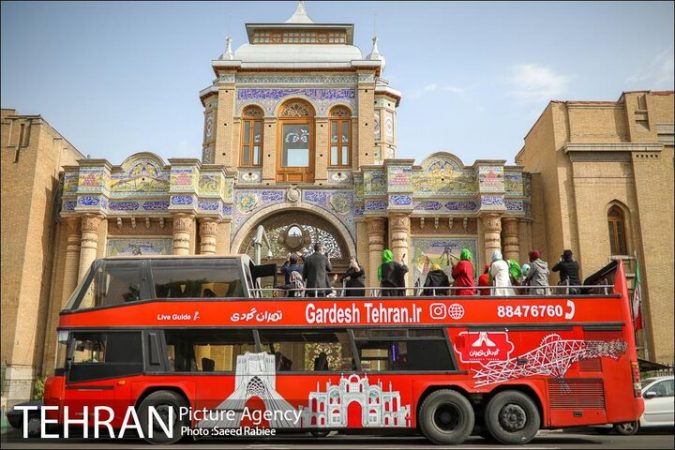 زاکانی دستور ورود ۲۰ دستگاه اتوبوس به چرخه گردشگری تهران را صادر کرد