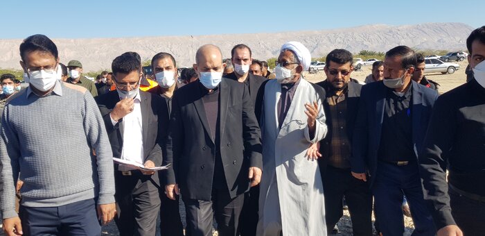 وزیر کشور از مناطق سیل زده جنوب استان فارس بازدید کرد