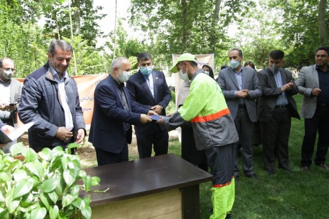 تقدیر از پاکبانان نمونه و پیشکسوت منطقه ۱۸
