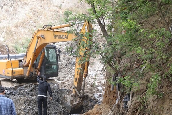 عملیات احداث مسیر و ساماندهی حاشیه رودخانه فرحزاد آغاز شد