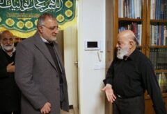 حضور زاکانی در منزل رئیس شورای شهر تهران در پی درگذشت
محمدهادی چمران