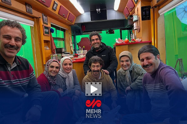 واکنش دیدنی مردم هنگام آغاز سریال پایتخت در اکران
مردمی
