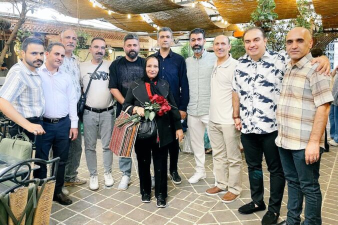 دیدار دانش‌آموزان دهه شصتی فشافویه با معلم کلاس اول