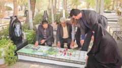 ادای احترام مدیران محلی به شهدای روستای تورقوزآباد ری