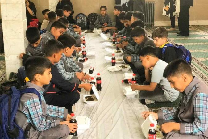 سفره مهربانی خیرین منادیان منجی در ابراهیم‌آباد ری