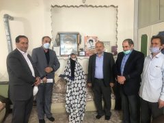 دیدار سرپرست شهرداری منطقه ۱۸ با خانواده معظم شهدا
