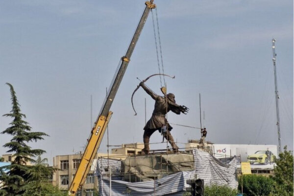 نصب مجسمه ۱۵ متری آرش کمانگیر در میدان ونک نصب مجسمه ۱۵ متری آرش کمانگیر در میدان ونک