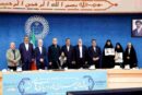 دهیار امین‌آباد نماینده دهیاران کشور در کنار رئیس‌جمهور